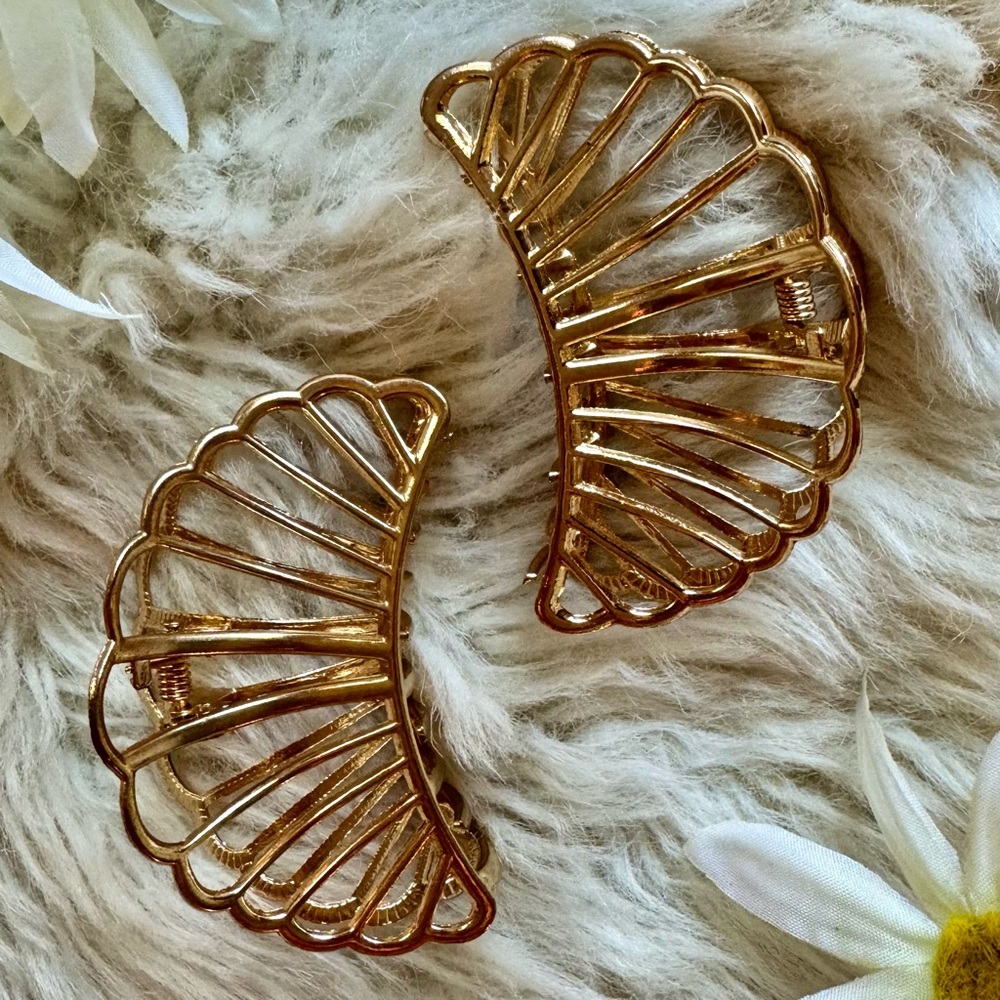 Golden Claw Clips 🔱 Scalloped Gold Tone Crescent Half Moon Metal Hair Clips (2)